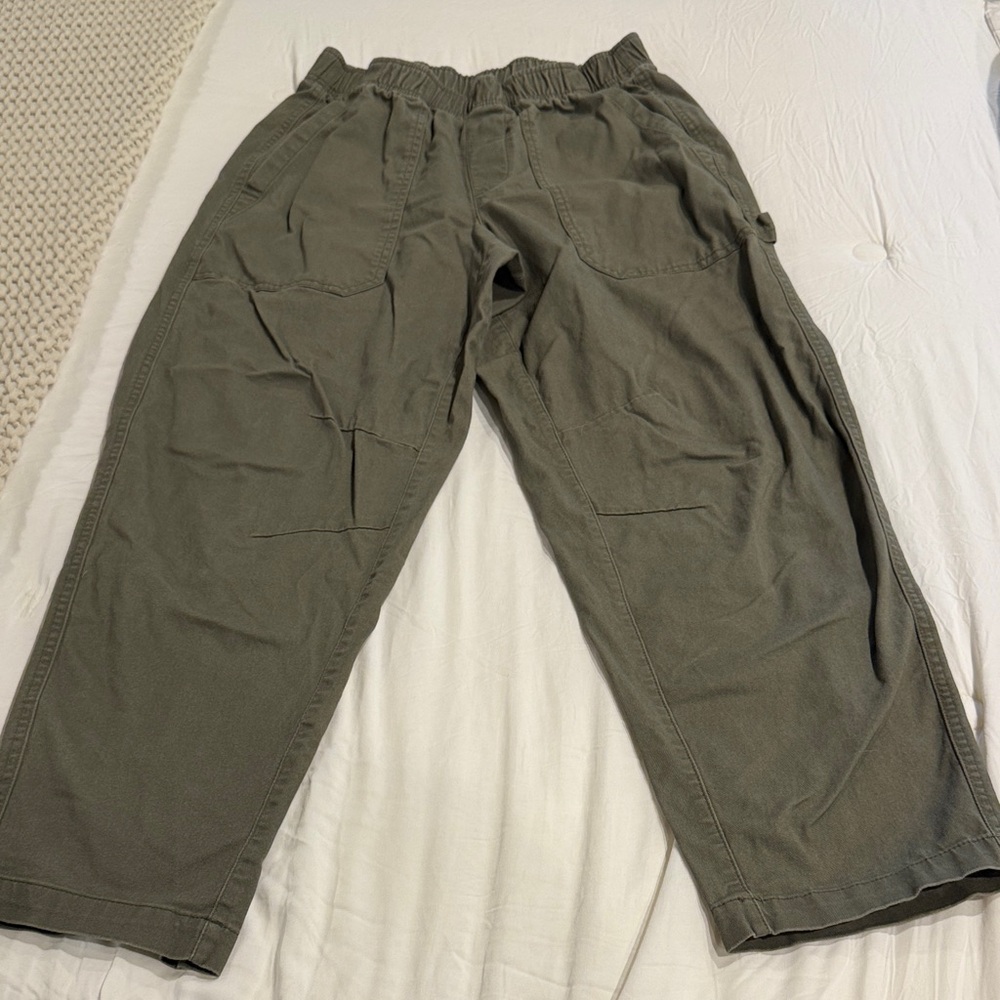 Old Navy Women's Olive Cropped Pulla Pants